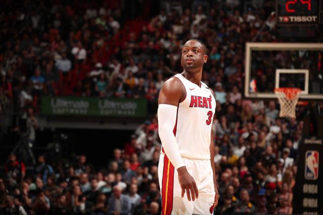 诺伊尔肋骨受伤，下周欧冠拜仁对阵巴黎出战成疑